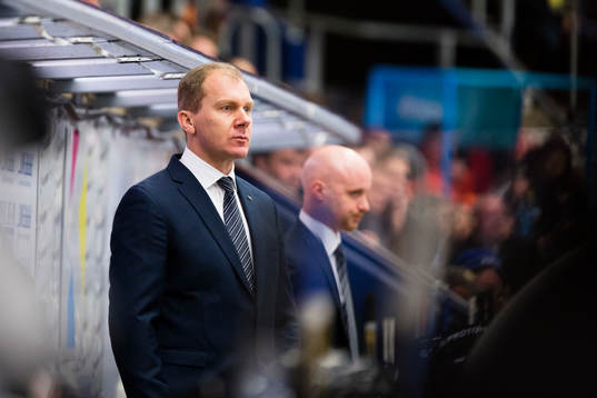 s tränare Johan Lindbom och assisterande tränare Tim
