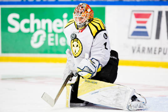 Brynäs målvakt Felix Sandström räddar