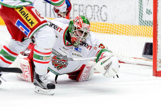 Modos målvakt Adam Reideborn