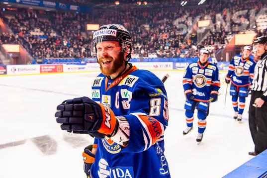 Växjös Liam Reddox jublar