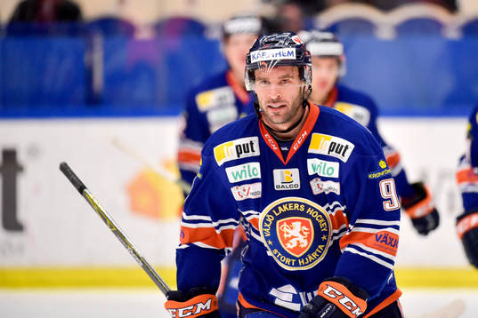 Växjös Josh Hennessy jublar