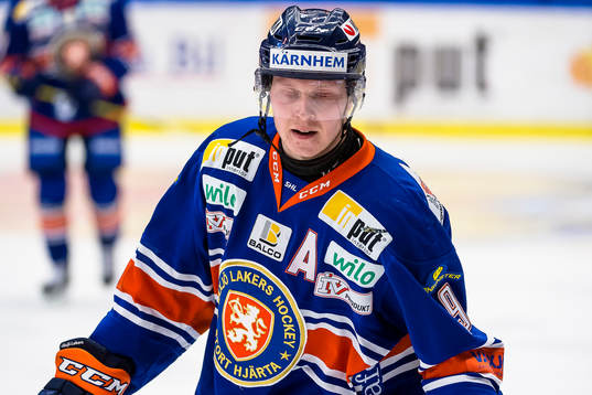Växjös Tuomas Kiiskinen blundar