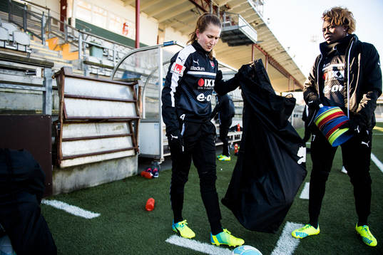 Rosengårds Emma Berglund och Gaëlle Enganamouit