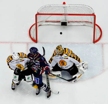 Mål 1-0 av Linköpings Gustav Forsling förbi Linköpings
