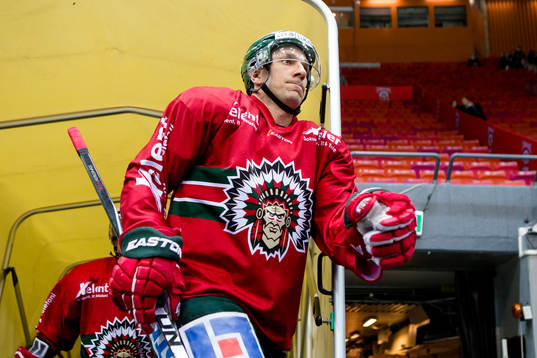 Frölundas Joel Lundqvist på väg in för att värma innan