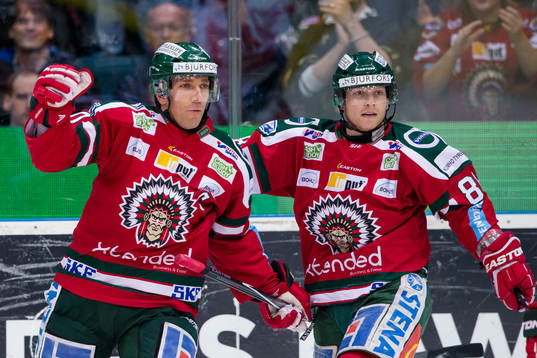 Frölundas Joel Lundqvist jublar ihop med Ryan Lasch