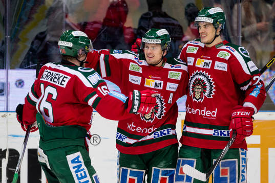 Frölundas Nicklas Lasu jublar ihop med Oliver Lauridsen