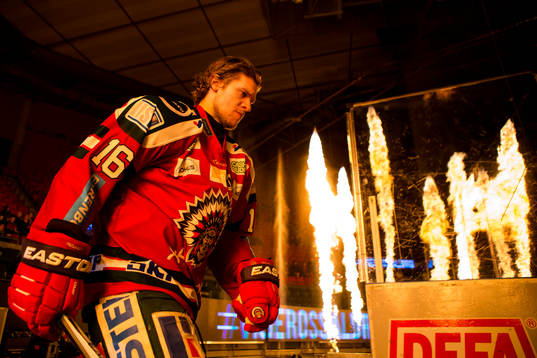 Frölundas Anton Axelsson kliver in på isen