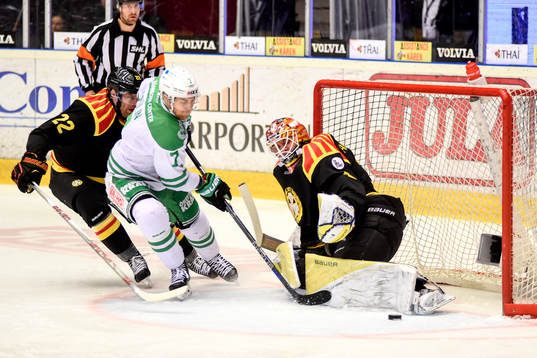 Brynäs Jörgen Sundqvist och målvakt Felix Sandström och