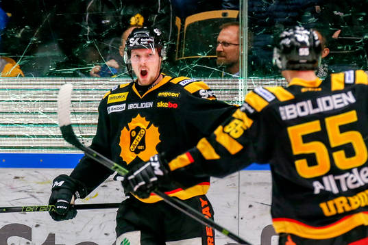 Skellefteås Martin Lundberg jublar