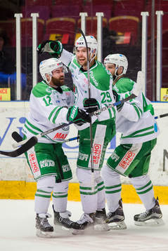 Rögles Jack Connolly och Ludvig Rensfeldt jublar