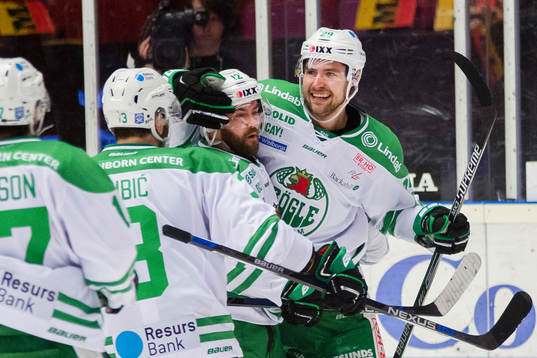 Rögles Jack Connolly och Ludvig Rensfeldt jublar