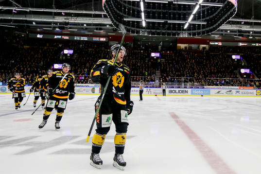 Skellefteås Martin Lundberg jublar