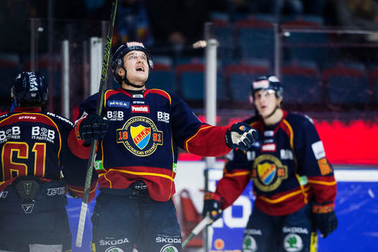 Djurgårdens Marcus Högström reagerar mot domaren