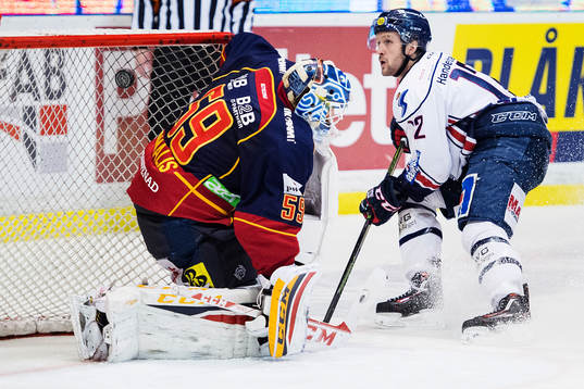 Linköpings Sebastian Karlsson gör 0-1 bakom Djurgårdens