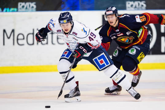 Linköpings Rhett Rakhshani jagas av Djurgårdens Robin
