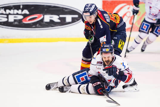Djurgårdens Robin Alvarez och Linköpings Garret Roe
