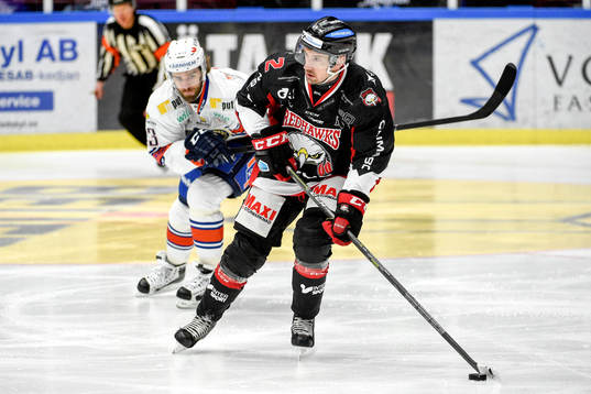Malmö Redhawks Erik Andersson och Växjös Ville Leino