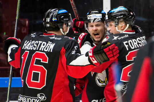Malmö Redhawks Nicklas Jadeland (m) jublar ihop med Magnus