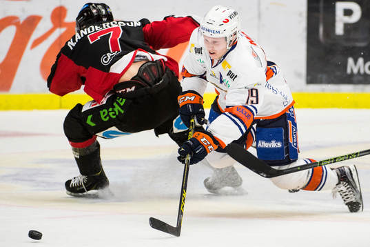 Växjös Patrik Lundh faller