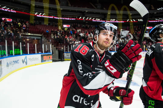 Malmö Redhawks Magnus Häggström tackar publiken