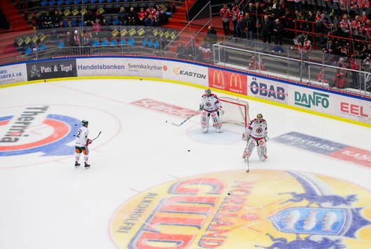 Frölundas målvakt Johan Gustafsson och målvakt Lars