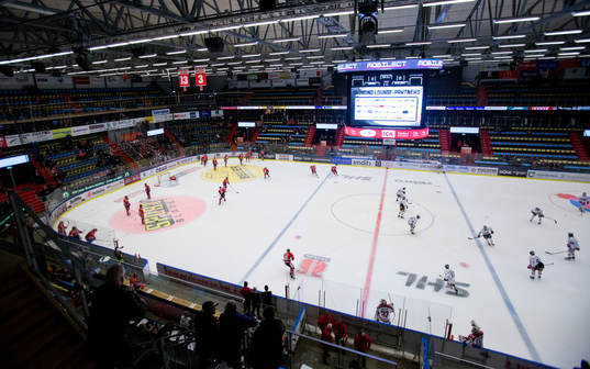 Uppvärmning i Behrn Arena med fokus på tekningscirklarna