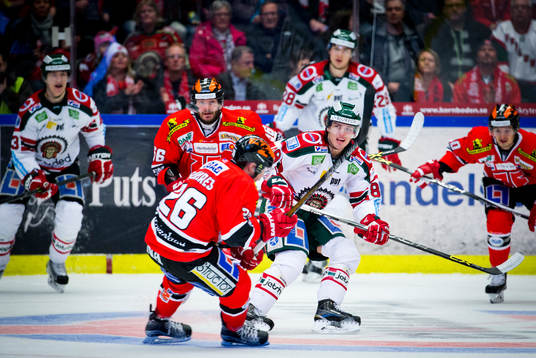 Frölundas Andreas Johnson och Örebros Greg Squires