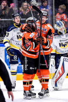 Karlskronas Emil Larsson jublar