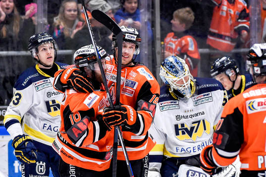 Karlskronas Emil Larsson jublar