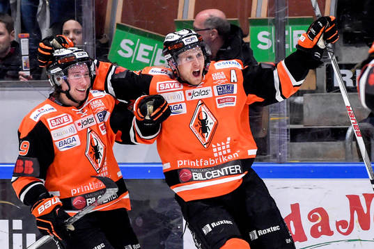 Karlskronas Alexander Bergström jublar
