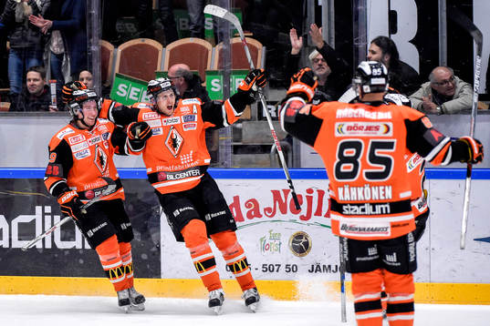 Karlskronas Alexander Bergström jublar