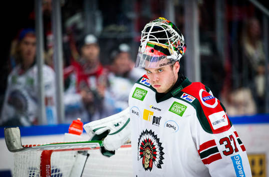 Frölundas målvakt Johan Gustafsson deppar