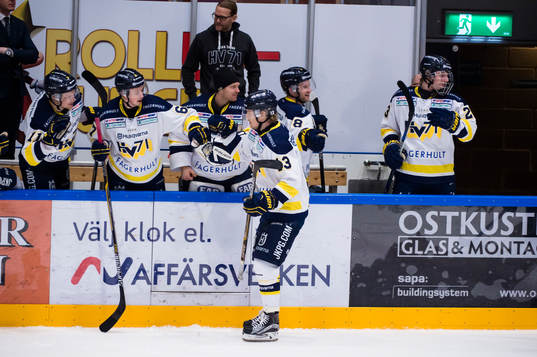 s Oscar Sundh har gjort 2-2 och jublar
