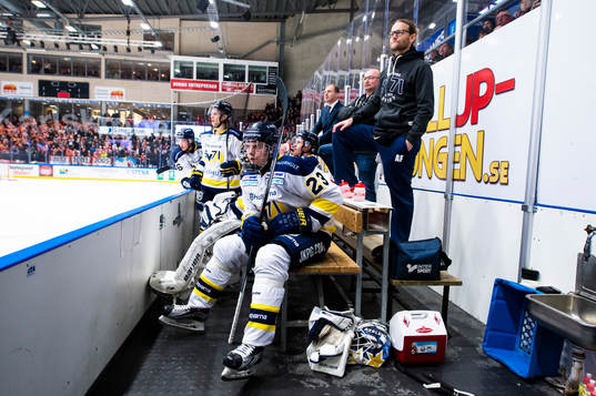 s Lias Andersson  i HV71:s bås