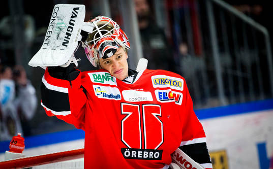 Örebros målvakt Henrik Lundberg deppar