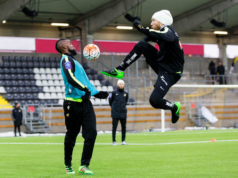 Häckens Tefu Mashamaite mot Emil Wahlström