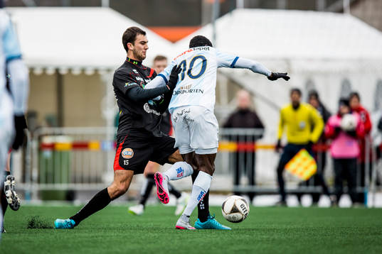 Trollhättans Tommie Veljovic och Gefles Dioh Williams