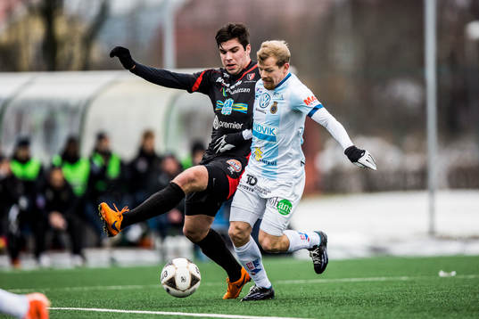Gefles Jonas Lantto och Trollhättans Kenan Mehovic