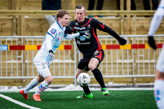 Gefles Johan Bertilsson och Trollhättans Robert Bagger