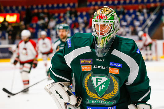 Färjestads målvakt Adam Werner före ishockeymatchen i