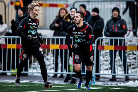 Trollhättans Agon Beqiri har gjort 2-1 på straff och