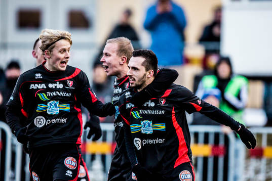 Trollhättans Agon Beqiri har gjort 2-1 på straff och