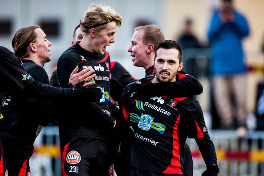Trollhättans Agon Beqiri har gjort 2-1 på straff och