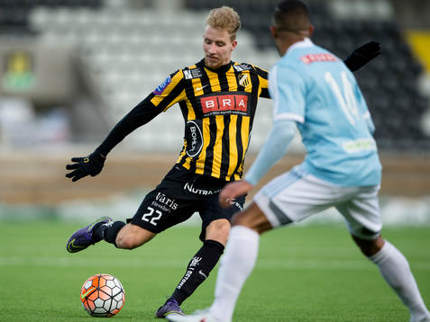 Häckens Samuel Gustafson skjuter ett skott