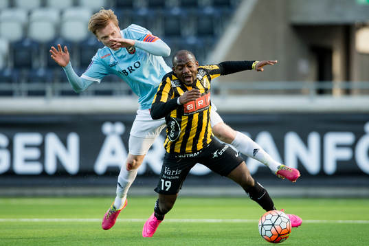 Häckens John Owoeri faller i straffområdet