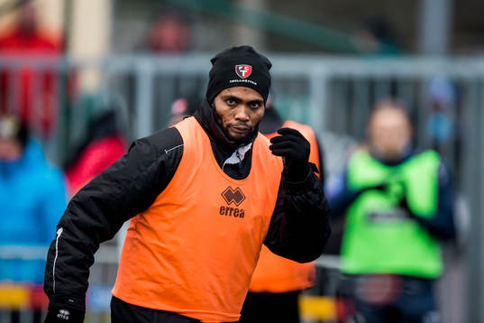 Trollhättans Richard Ntomba Ekunde värmer upp