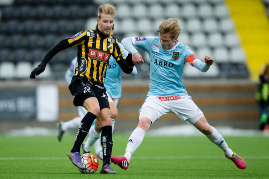 Häckens Samuel Gustafson mot Brommapojkarnas Gustav