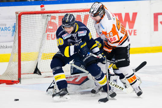 s Lawrence Pilut mot Karlskronas Filip Cruseman