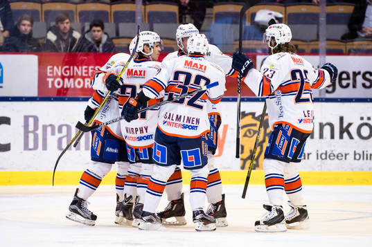 Växjös Cory Murphy har gjort 1-0 och jublar